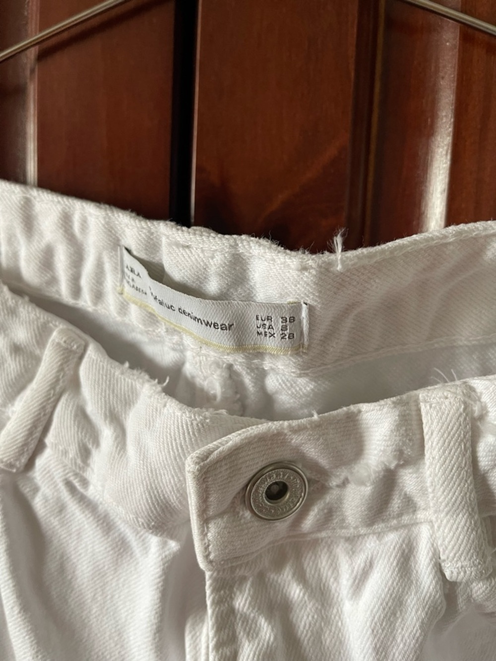 Zara White Straight-Leg Jeans with Frayed Hem - Picture 5 of 9